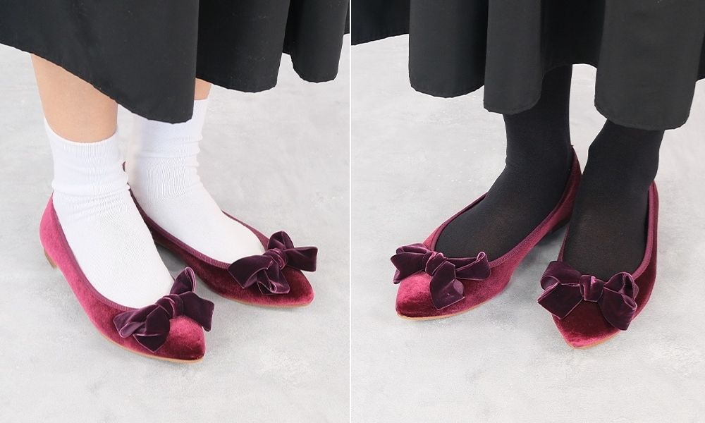 白ソックスおよび黒タイツとあわせたポインテッドトゥベロアパンプス「ブレンダ」ワインカラーの足元スタイリング比較。