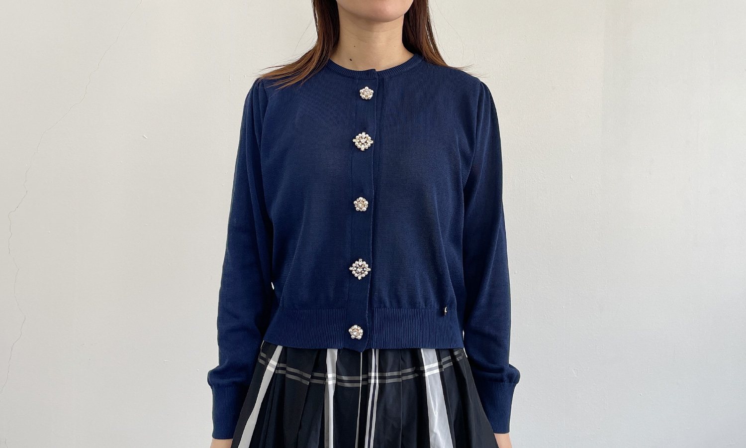 TRECODEから上品で華やかデザインビジューカーディガンが登場