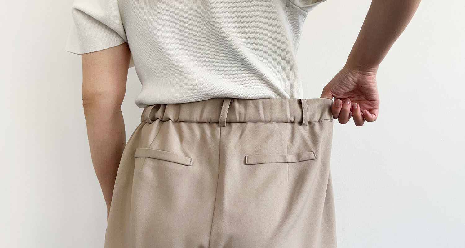 ウエストゴムで穿き心地楽ちんなトレコードのセミワイドパンツ