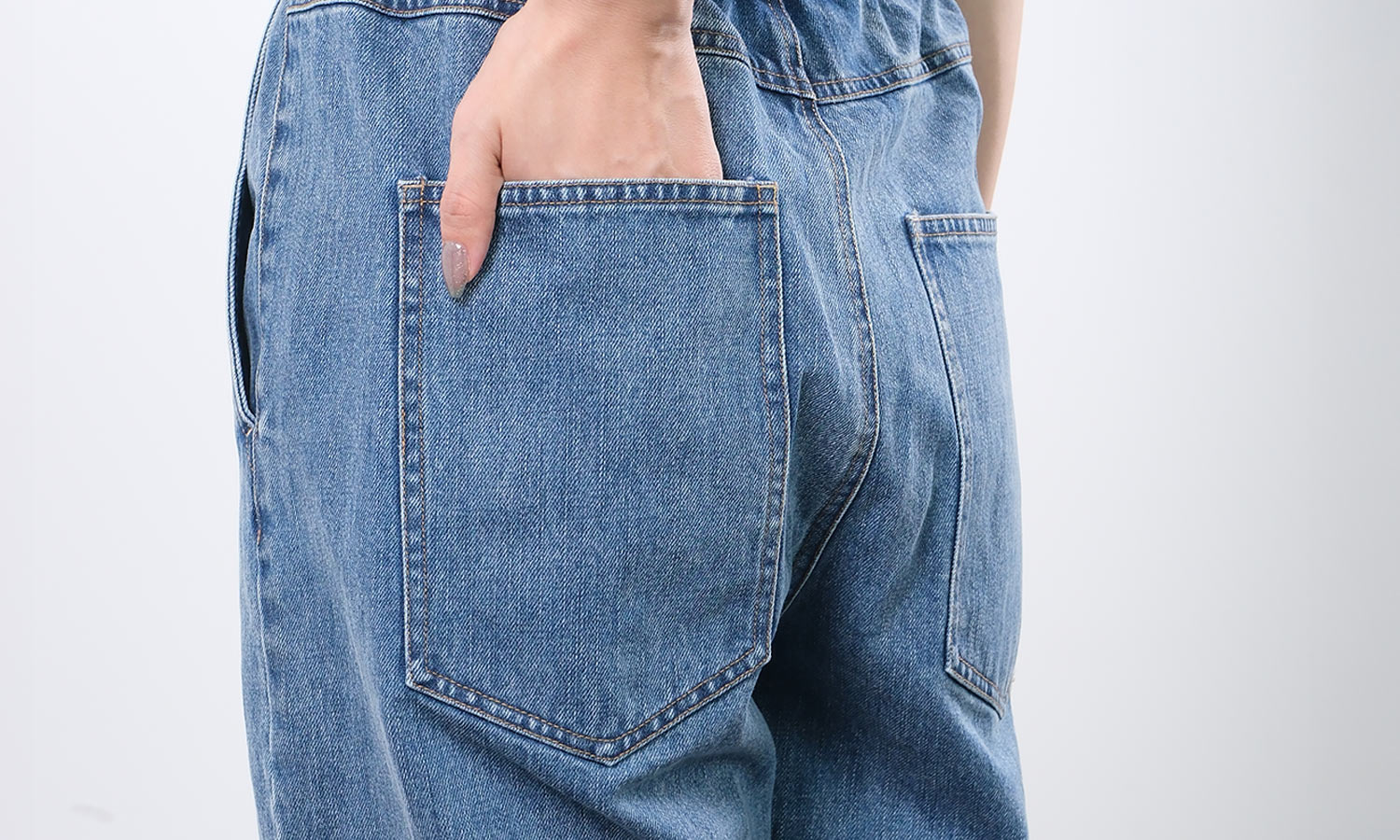 履くだけで美脚！スタイルアップが叶うワイドデニムパンツ