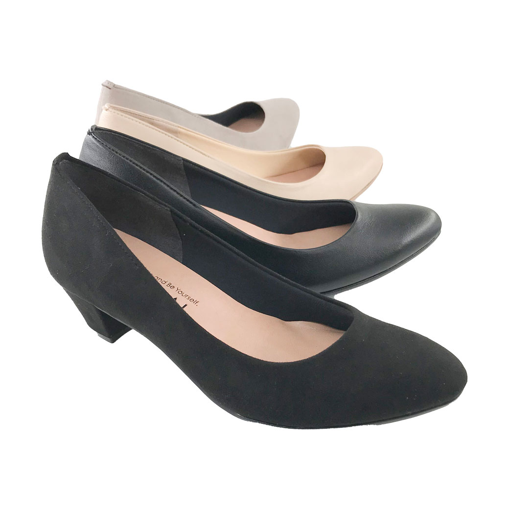 形状記憶シートを中敷き全面に敷き、体圧分散するから長時間の着用でも疲れないシンプルプレーンな4ｃｍミドルヒールパンプスのマインナンバーツー