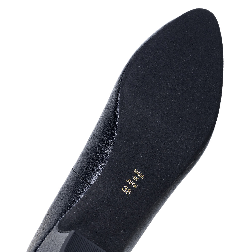 ”2024年2月11日放送の『』がっちりマンデー！！』やガイアの夜明け、メルクリウスの扉などで紹介された三井化学株式会社の新素材・形状記憶シートのヒューモフィットをインソールに取り入れた株式会社クロシェのパンプス「ファルファーレクラシカル(マインツー)」。お葬式・お通夜などの葬儀の女性の足元マナー・ヒールの音の靴底”/