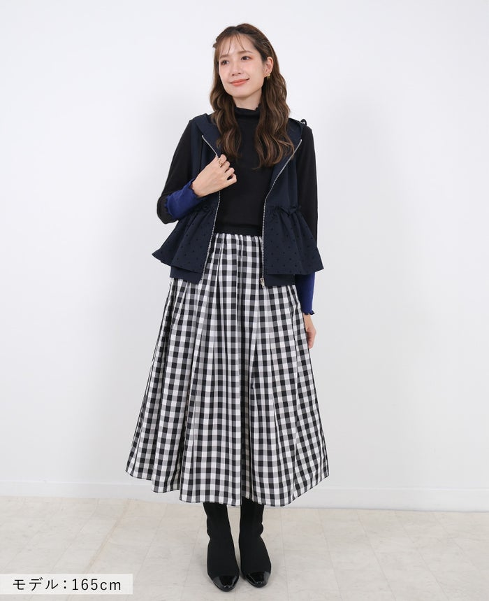 TRECODE（トレコード）の定番アイテム「神戸・山の手スカート」のギンガムチェックLのコーディネート