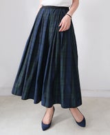 神戸・山の手スカートタータンマキシ丈の着用画像