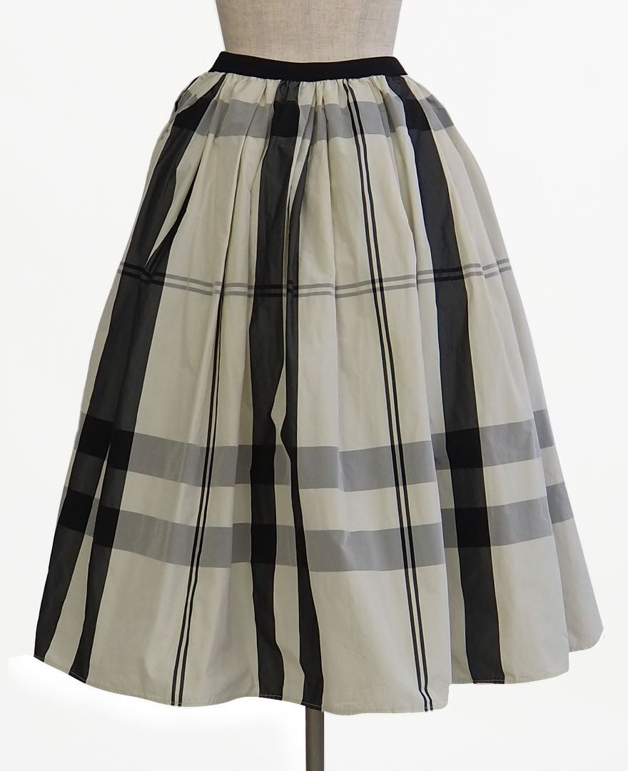 2025年夏30代40代50代におすすめの神戸・山の手モノトーンチェックスカート（Maxi）/ホワイト