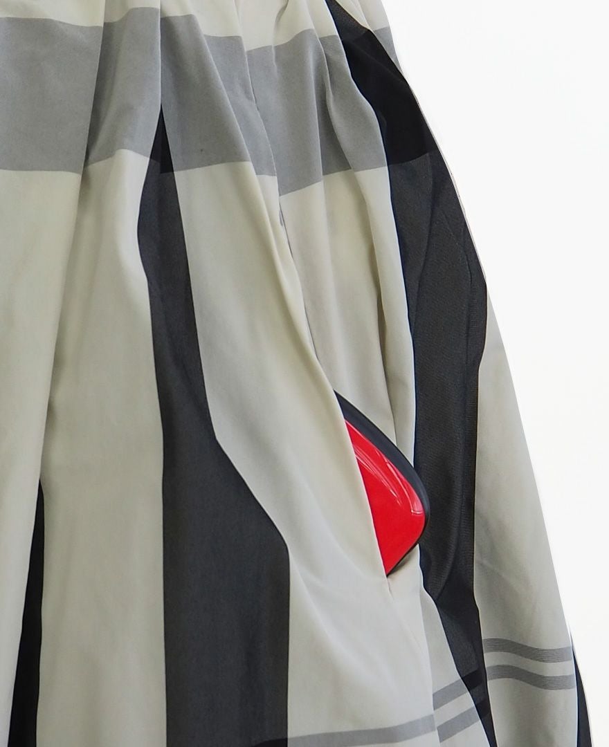 トレコード(TRECODE)黒ゴムフレアスカートモノトーンチェック柄ホワイトカラーの詳細画像