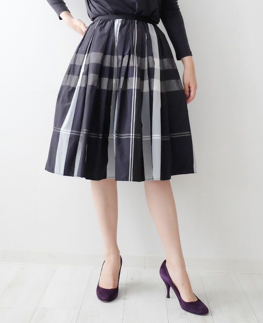トレコード(TRECODE)黒ゴムフレアスカートモノトーンチェック柄ネイビーカラーロング丈