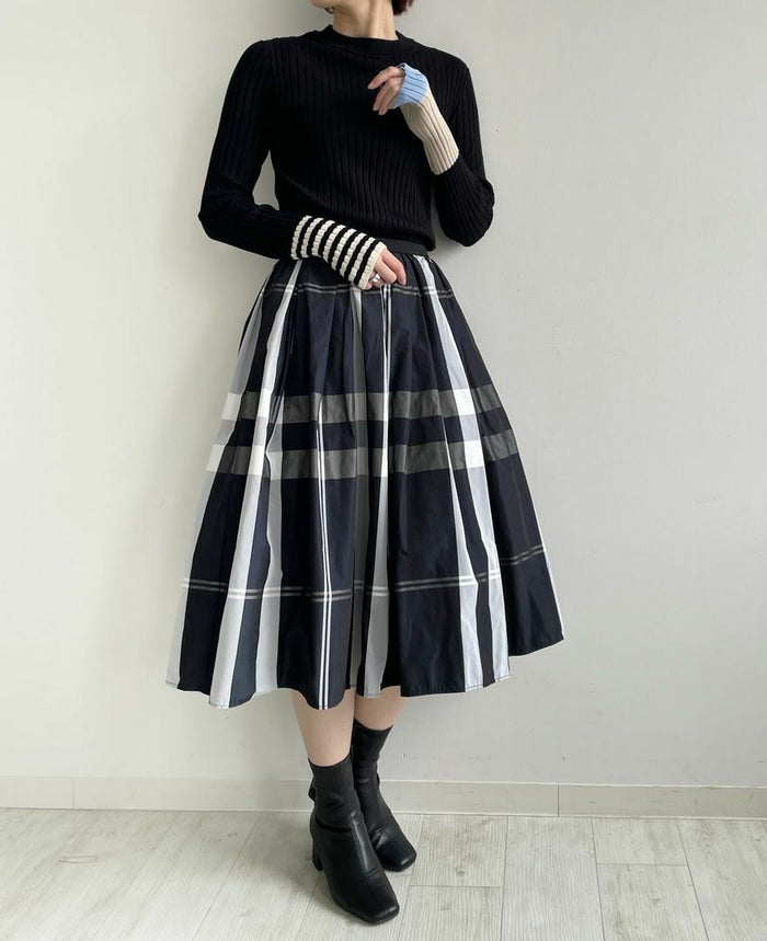 トレコード(TRECODE)黒ゴムフレアスカートモノトーンチェック柄ネイビーカラーロング丈