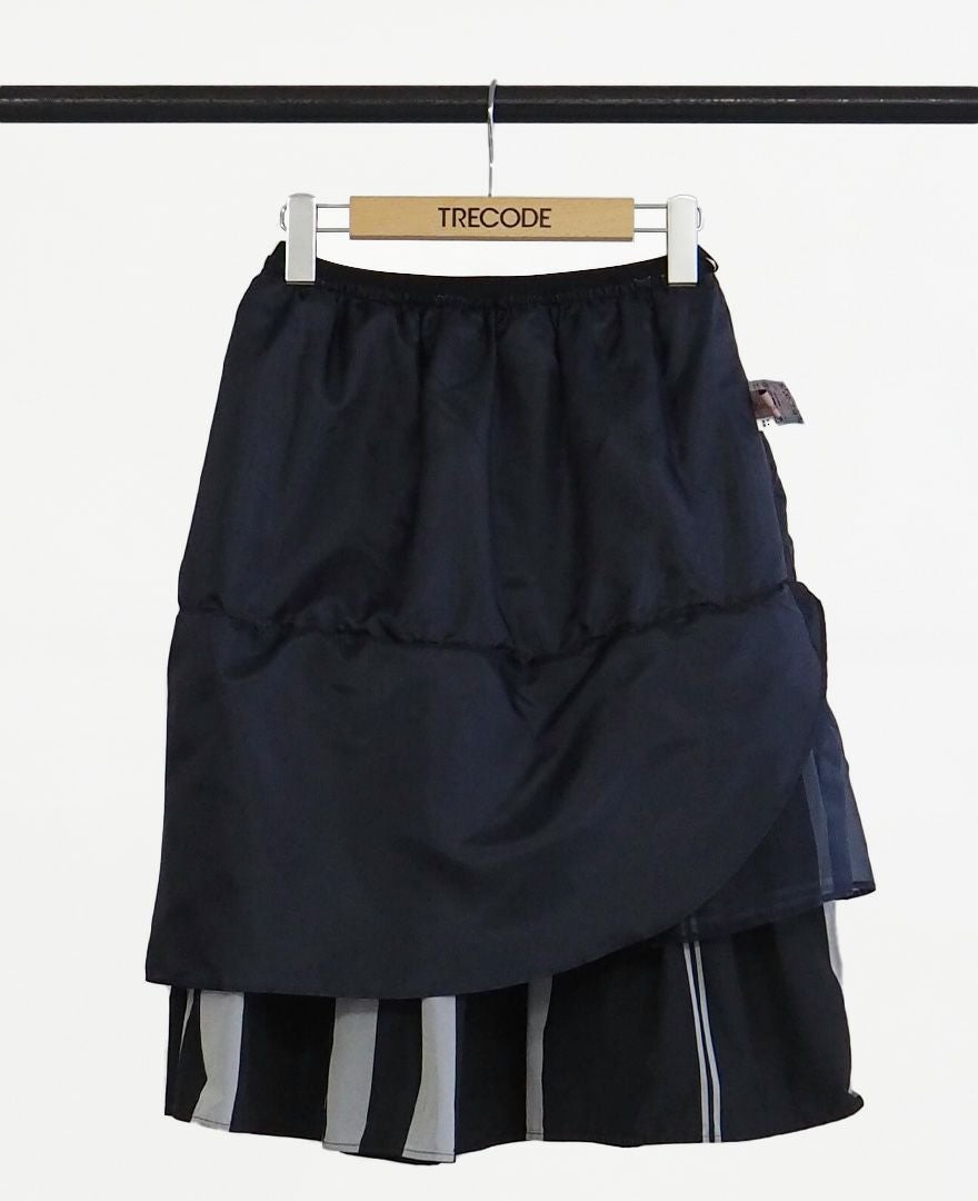 トレコード(TRECODE)黒ゴムフレアスカートモノトーンチェック柄ネイビーカラーの詳細画像