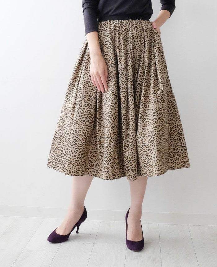 トレコード(TRECODE)黒ゴムフレアスカートレオパード柄ミモレ丈