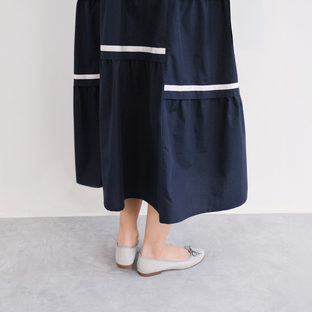 farfalleファルファーレ バレエ(エナメル)グレーは淡く儚げなカラーが愛らしいフラットシューズです。