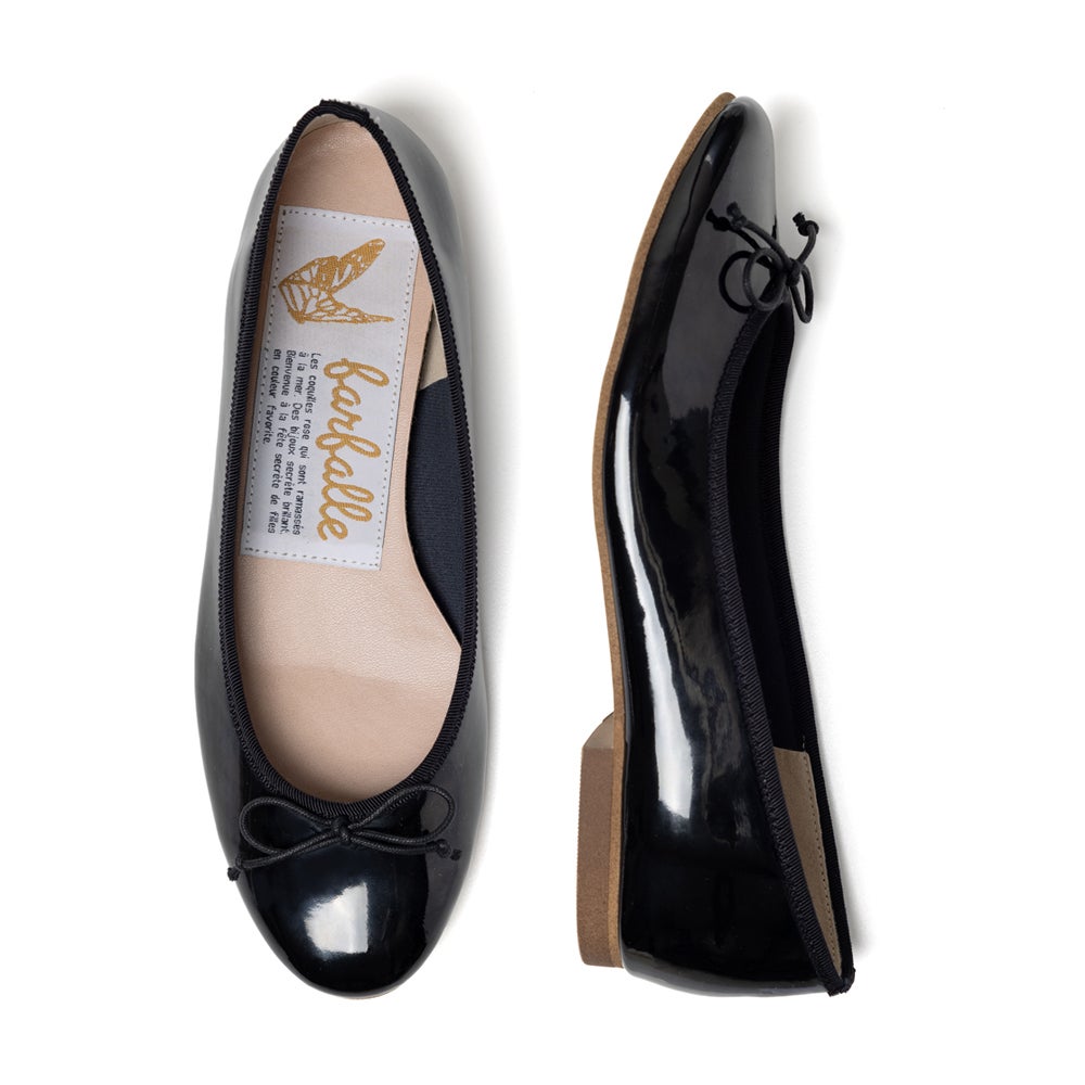 2025年夏30代40代50代におすすめの（左）バレエ（エナメル）/レッド