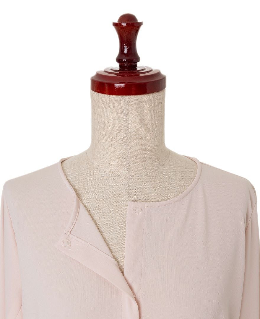 トレコード(TRECODE)UVカットカーディガン、前立ては比翼仕立て仕様なのですっきりとしきちんとした印象に。