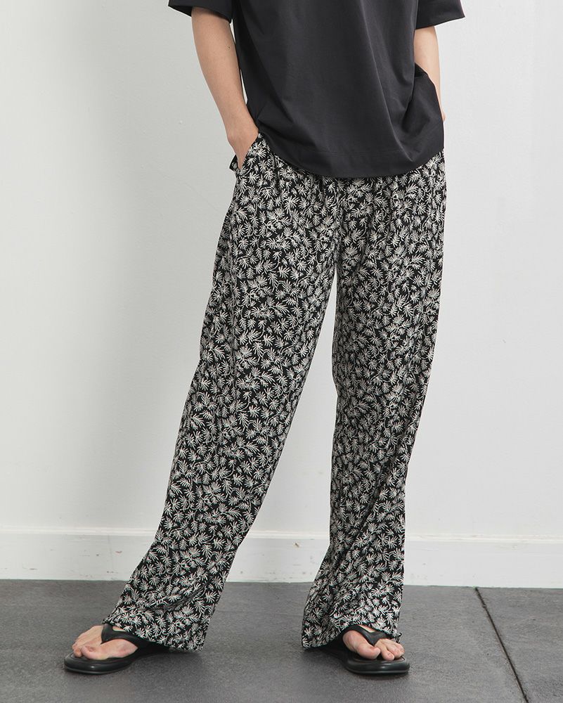 ペラクスパンツ プリトヴィッチェのモミの葉：黒