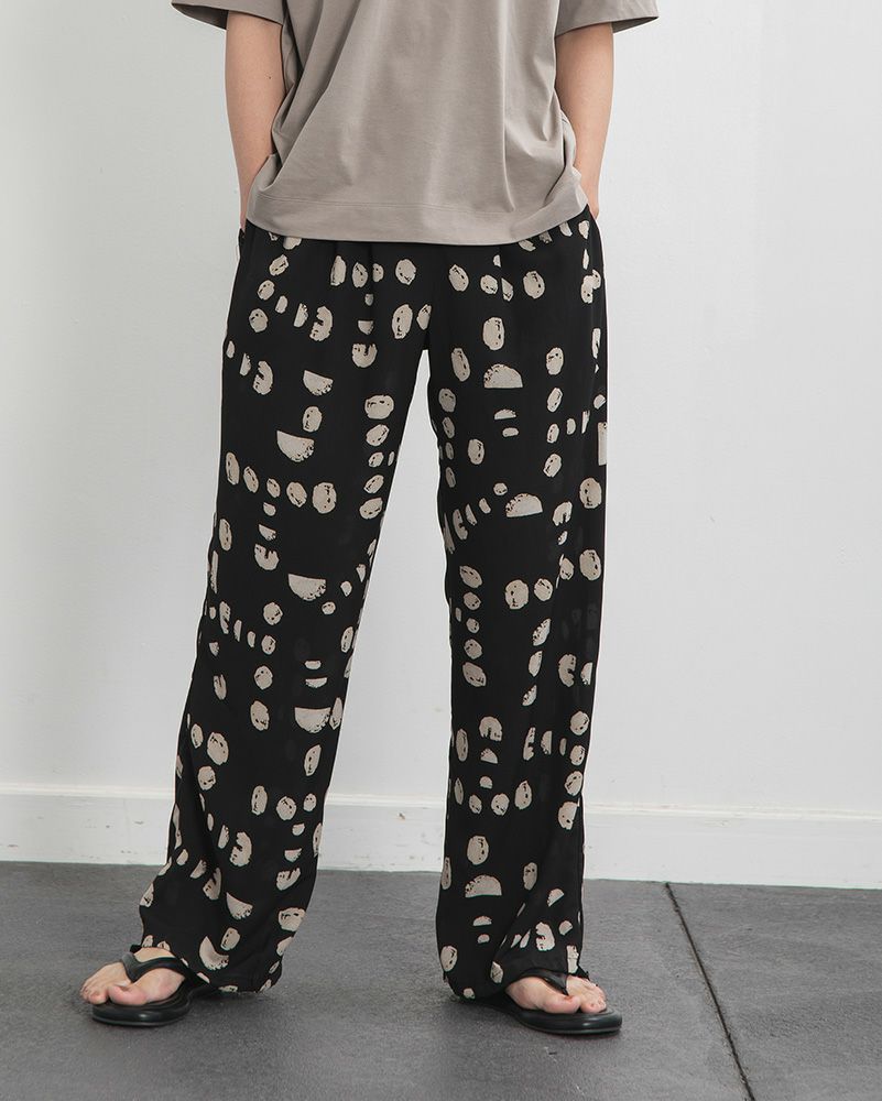 ペラクスパンツ 石畳