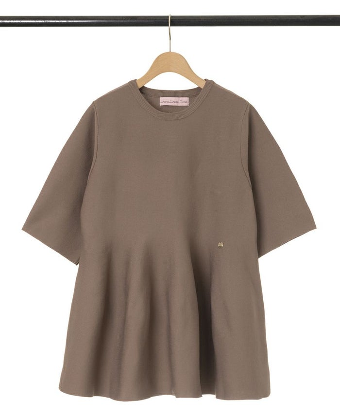 TRECODEトレコードのフンワリペプラムプルオーバー 大人可愛い ラクちん着映え