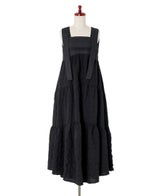 ティアードワンピース/countrysideの前からの画像。ティアードでふんわりシルエットをキープ。高めの切替位置でスタイルアップしてみえるデザインです。