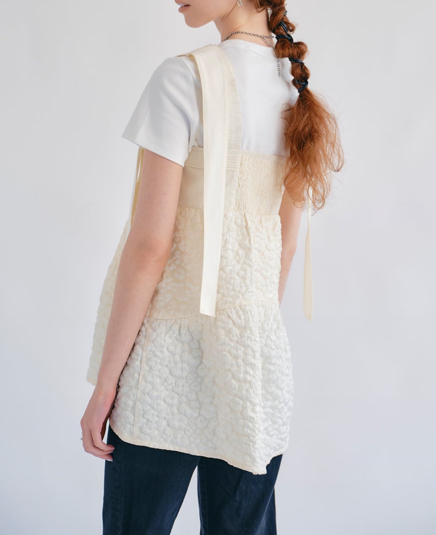 モデル着用：ティアードトップス/cotton cloudsの後ろイメージ画像。