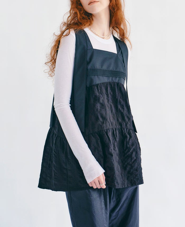 ティアードトップス/countrysideと長袖の着用イメージ。