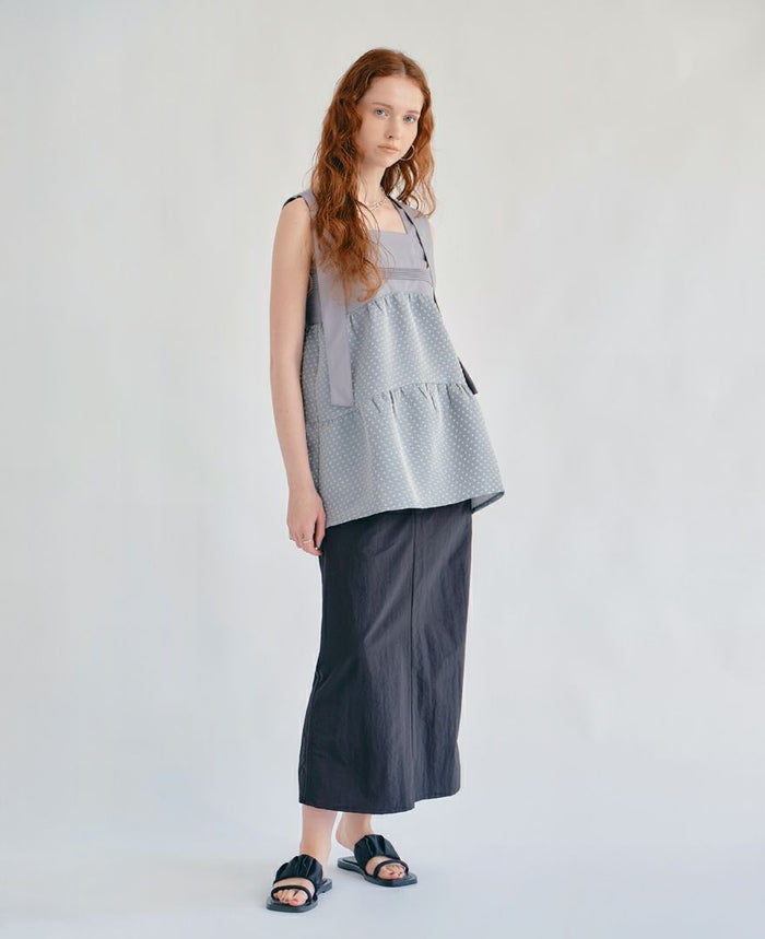 ティアードトップス/water dropとタイトスカートにサンダルを合わせたカジュアルなコーディネートに。