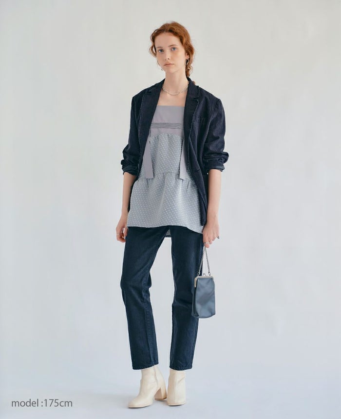 ティアードトップス/water dropにジャケット、細身のパンツを合わせたきれいめクラシックコーディネート。
