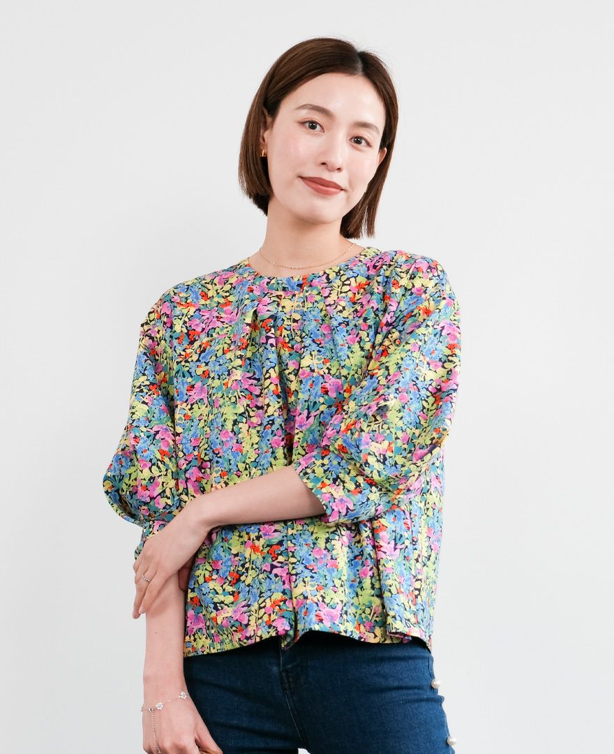 花柄ブラウスピンクの着用画像