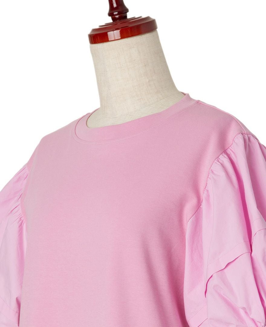 バルーン袖Tシャツピンクのデコルテ部分アップ画像