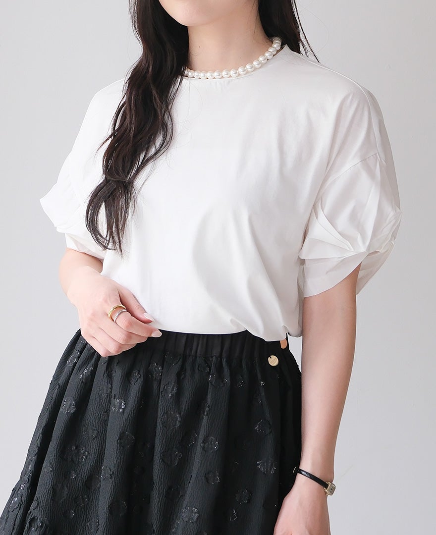 ねじり袖Tシャツホワイトの着用画像
