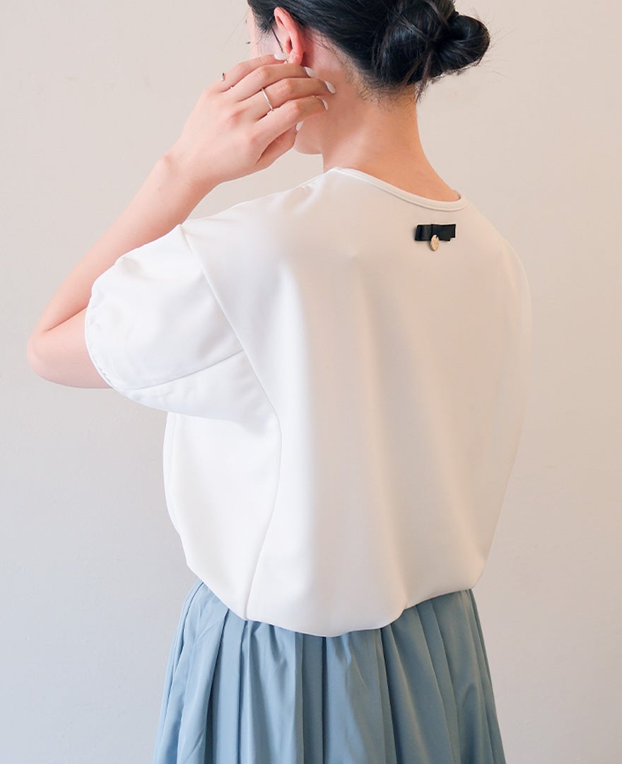 パフスリーブプルオーバーホワイトの着用画像