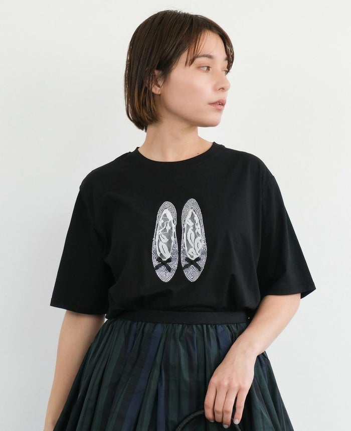 バレエシューズモチーフTシャツのブラック着用画像