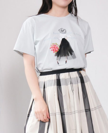 パリジェンヌプリントTシャツグレーの着用画像