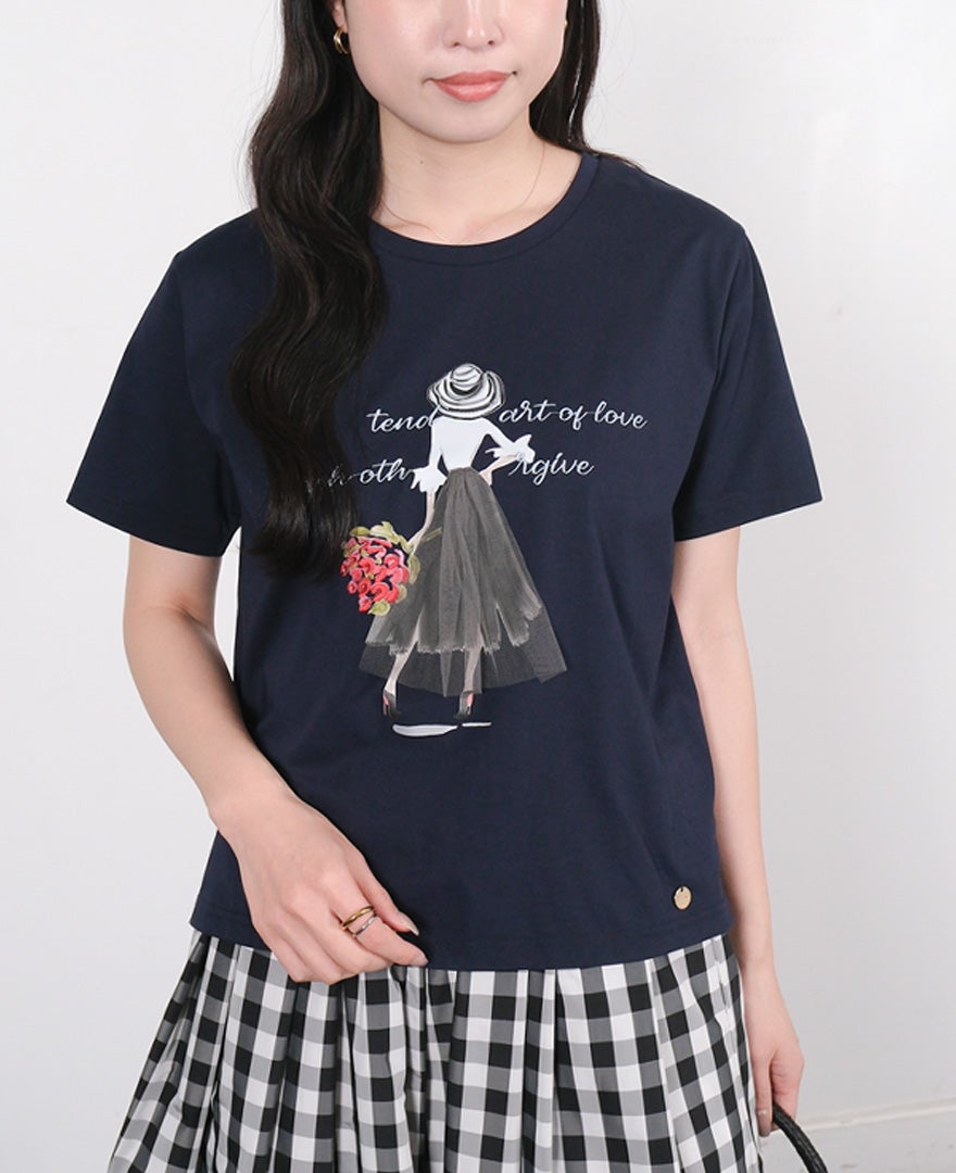 パリジェンヌプリントTシャツネイビーの着用画像