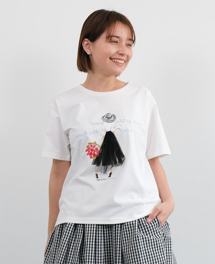 パリジェンヌプリントTシャツホワイトの着用画像