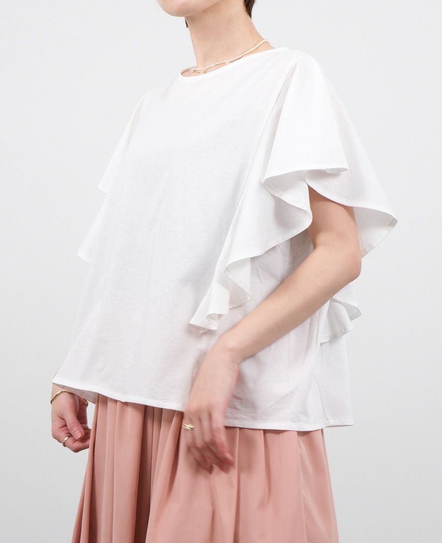 前から見ればシンプルなデザインのTシャツ