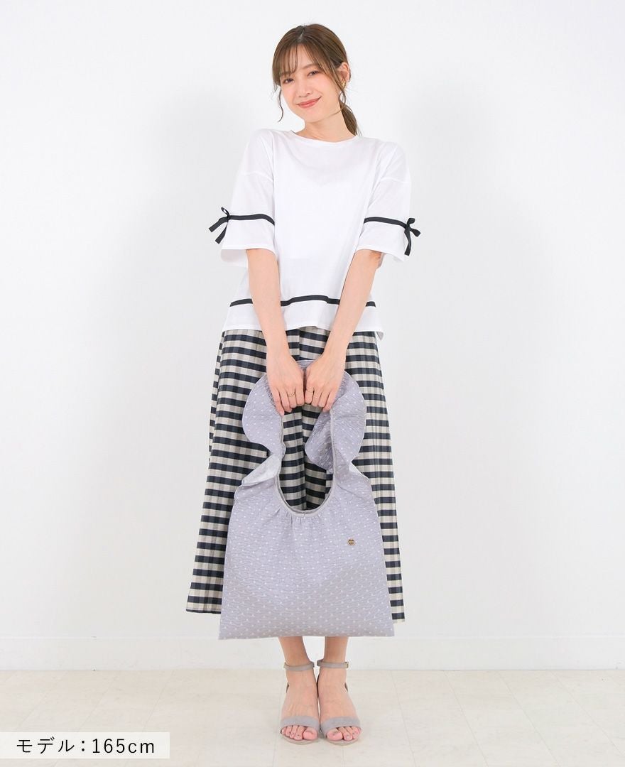 TRECODEのジャガード生地が上品さをプラスしてくれるドット柄のフリルバッグ。