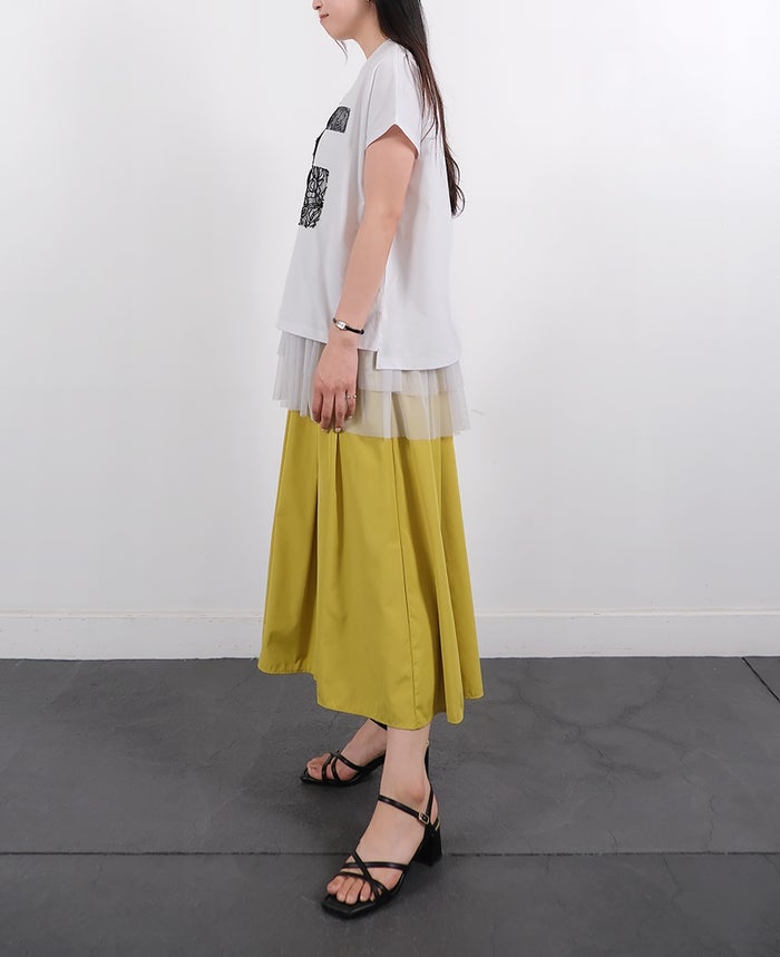 接触冷感・吸水速乾・UVカット・ヒートブロックと夏にあると嬉しい機能が沢山ついたTRECODEのレースコラージュT（ホワイト）を使ったスカートコーディネート