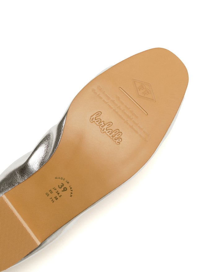 スクエアギャザーバレエのアウトソール。ブランド刻印とサイズ表記「39 MADE IN JAPAN」が見える裏底。